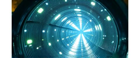 Enclosed tunnel water slide